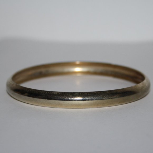 Beautiful gold bangle bracelet 7"